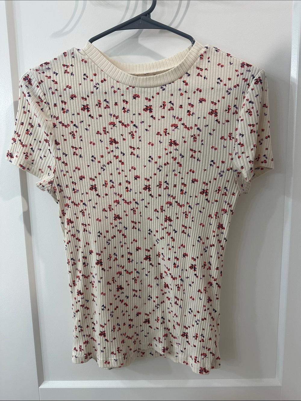 No Boundaries Cream Ribbed Short-Sleeve Tee with Red Floral Print